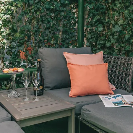 Zajos Noisy Vincent Apartment *