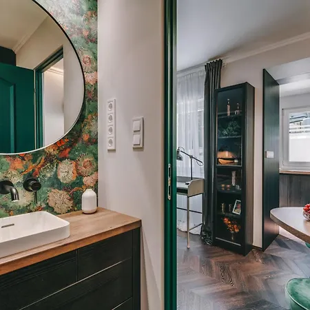 Zajos Noisy Vincent Apartment *